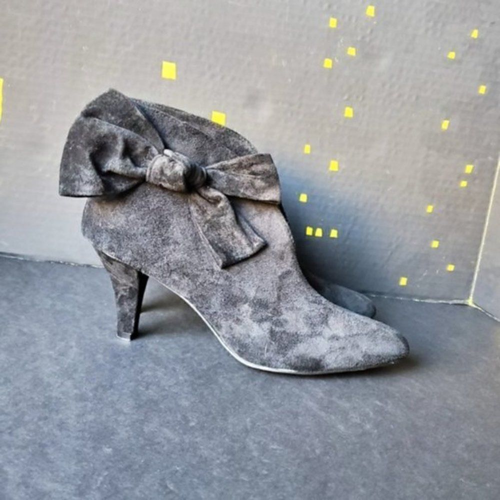 💍Miss Meghan Black Suede Booties - Picture 4 of 8